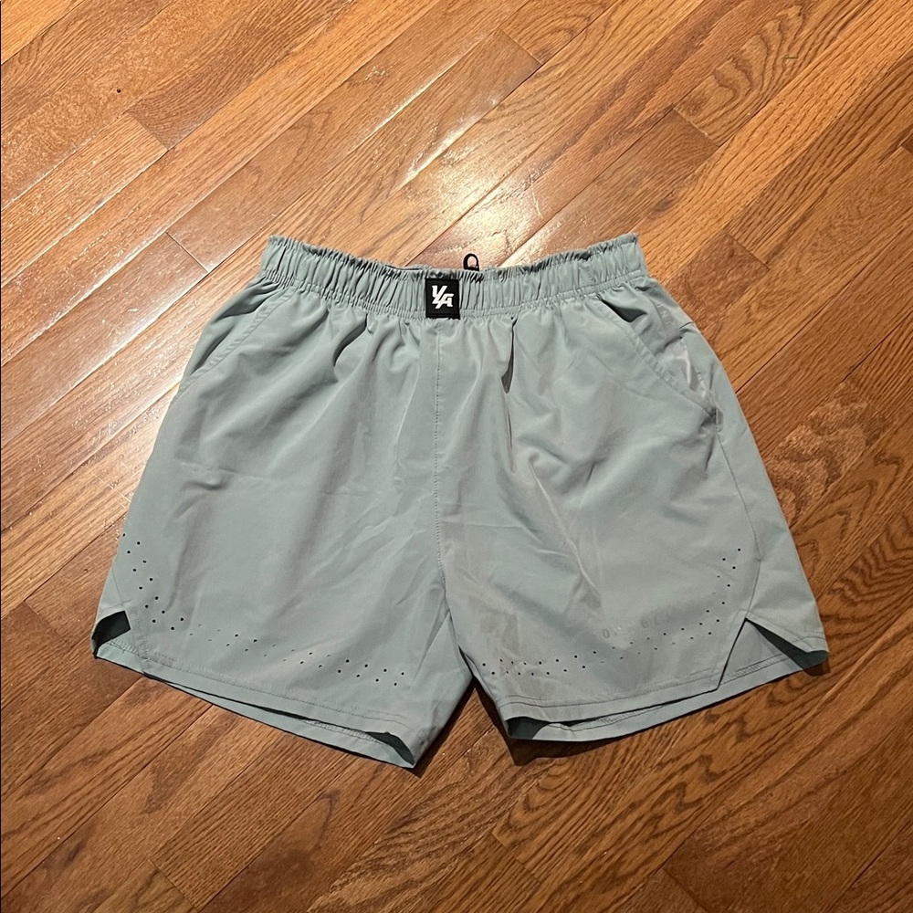 YOUNGLA men’s medium shorts